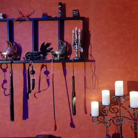 Love Room Le Rouge Et Noir Barr Εξωτερικό φωτογραφία