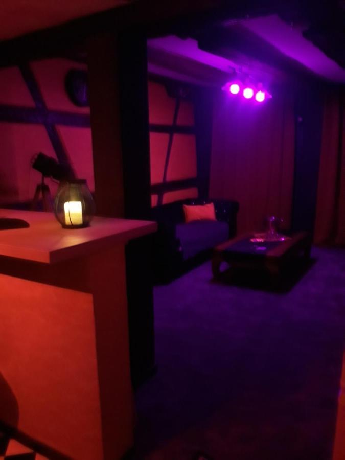 Love Room Le Rouge Et Noir Barr Εξωτερικό φωτογραφία
