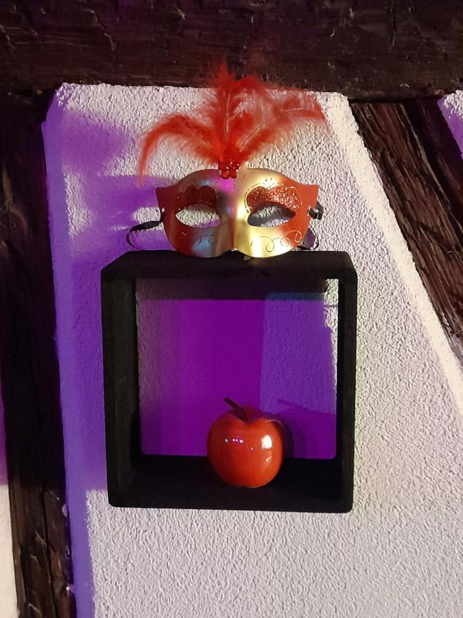 Love Room Le Rouge Et Noir Barr Εξωτερικό φωτογραφία