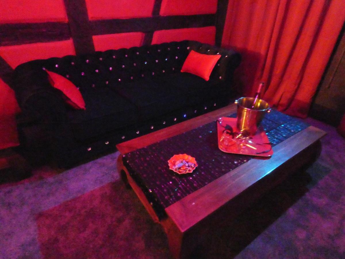 Love Room Le Rouge Et Noir Barr Εξωτερικό φωτογραφία