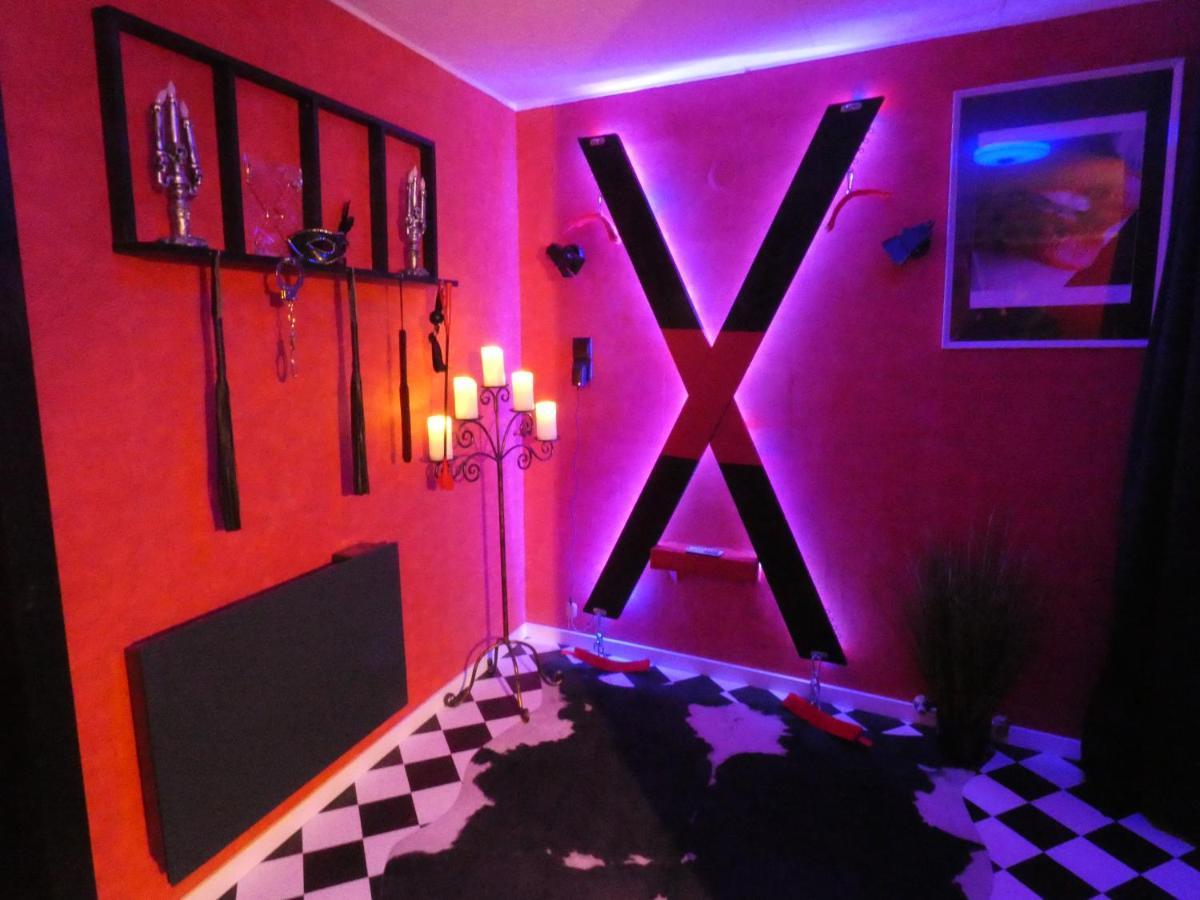 Love Room Le Rouge Et Noir Barr Εξωτερικό φωτογραφία