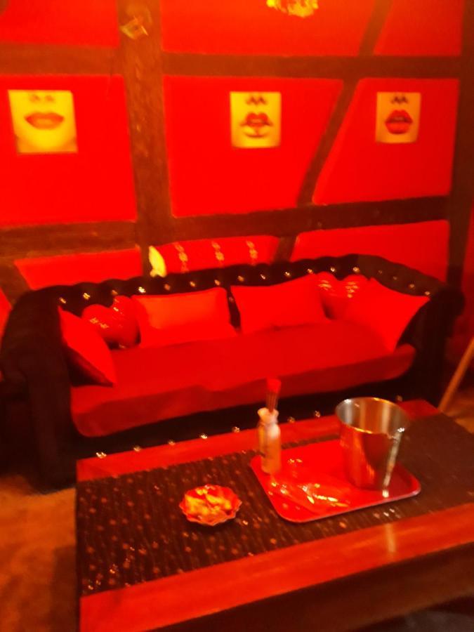 Love Room Le Rouge Et Noir Barr Εξωτερικό φωτογραφία