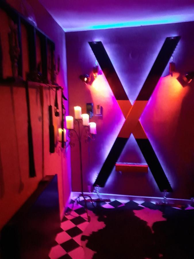 Love Room Le Rouge Et Noir Barr Εξωτερικό φωτογραφία