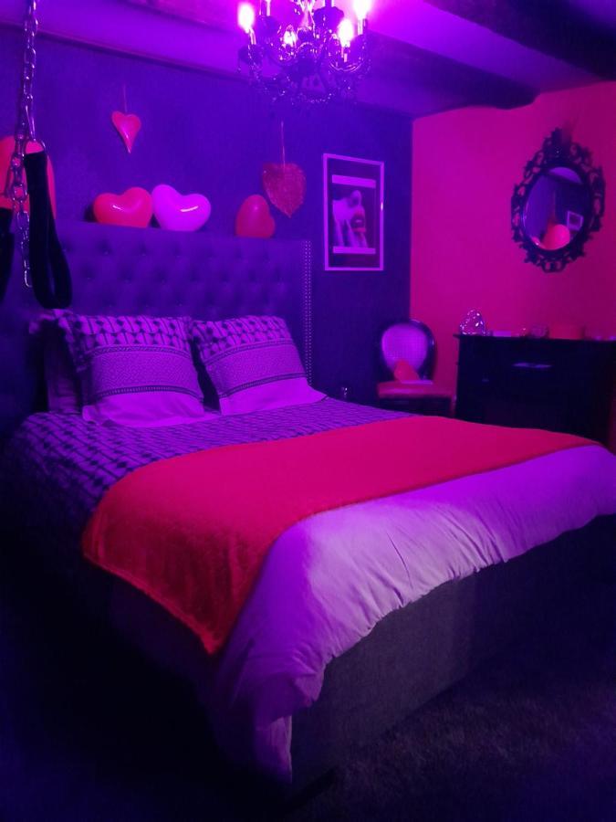 Love Room Le Rouge Et Noir Barr Εξωτερικό φωτογραφία