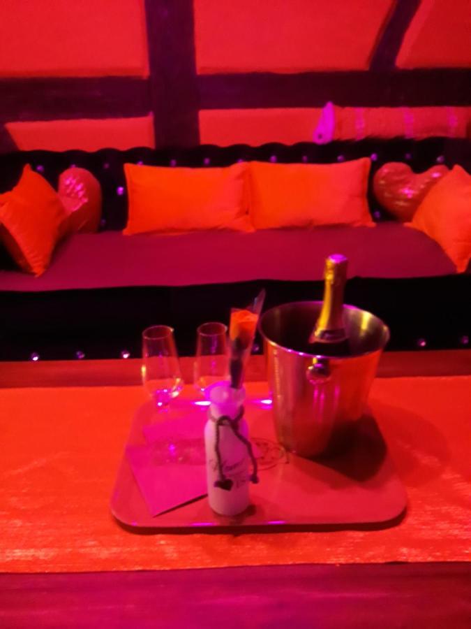 Love Room Le Rouge Et Noir Barr Εξωτερικό φωτογραφία
