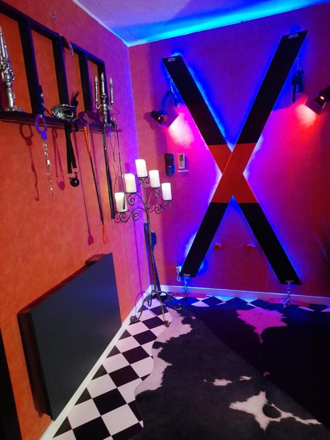 Love Room Le Rouge Et Noir Barr Εξωτερικό φωτογραφία