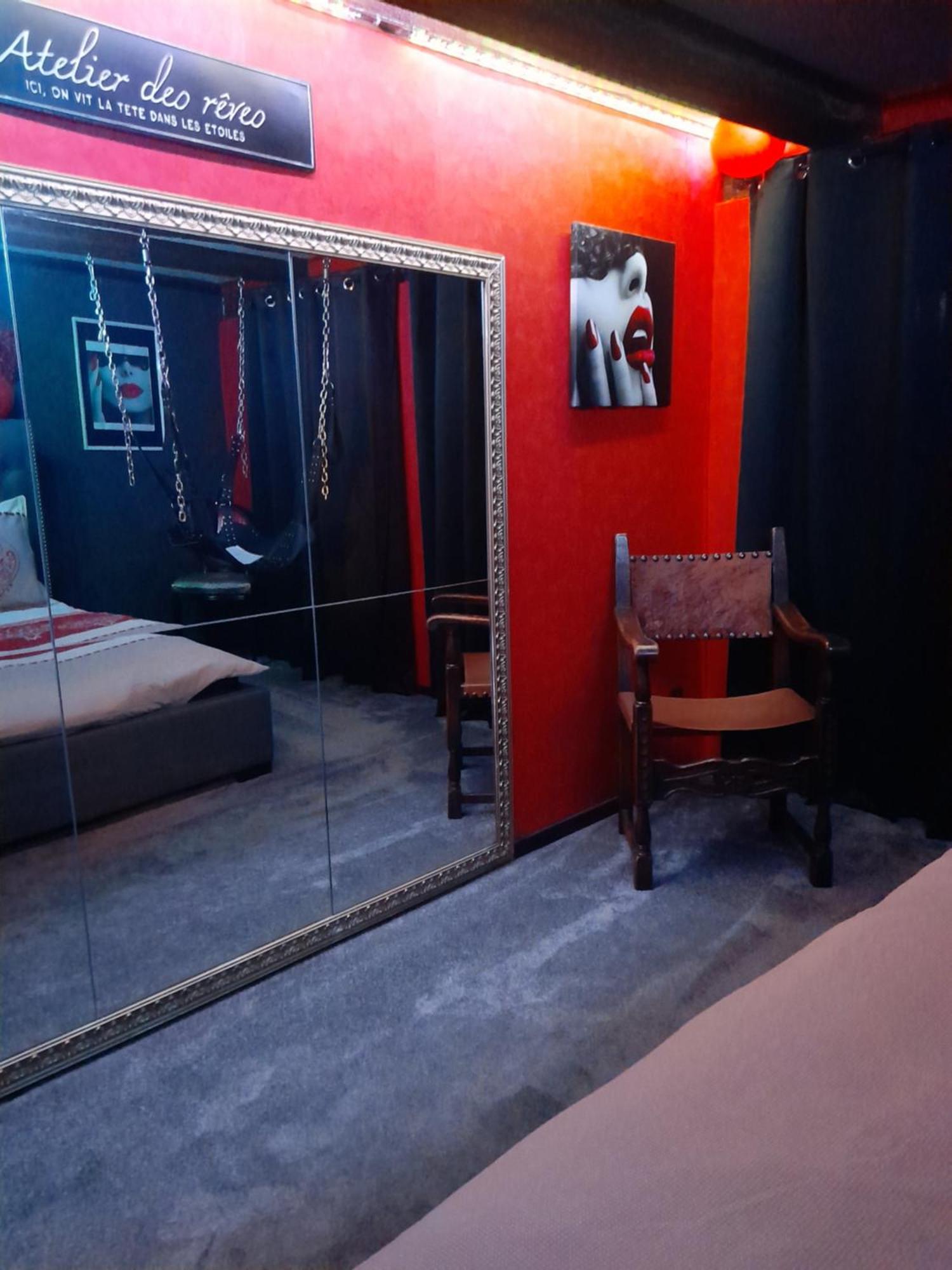 Love Room Le Rouge Et Noir Barr Εξωτερικό φωτογραφία