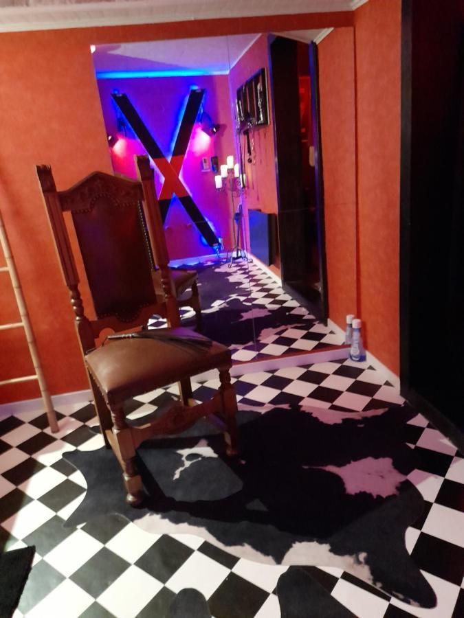Love Room Le Rouge Et Noir Barr Εξωτερικό φωτογραφία