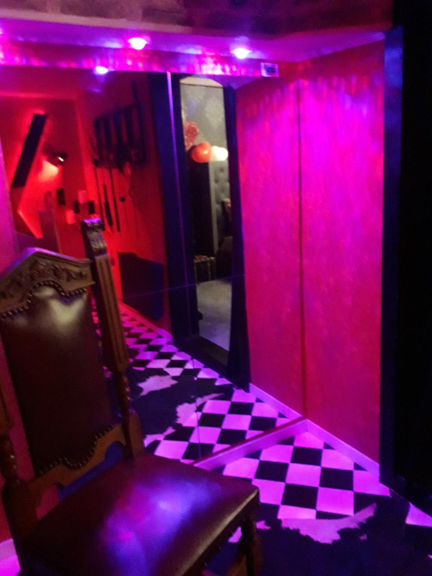 Love Room Le Rouge Et Noir Barr Εξωτερικό φωτογραφία