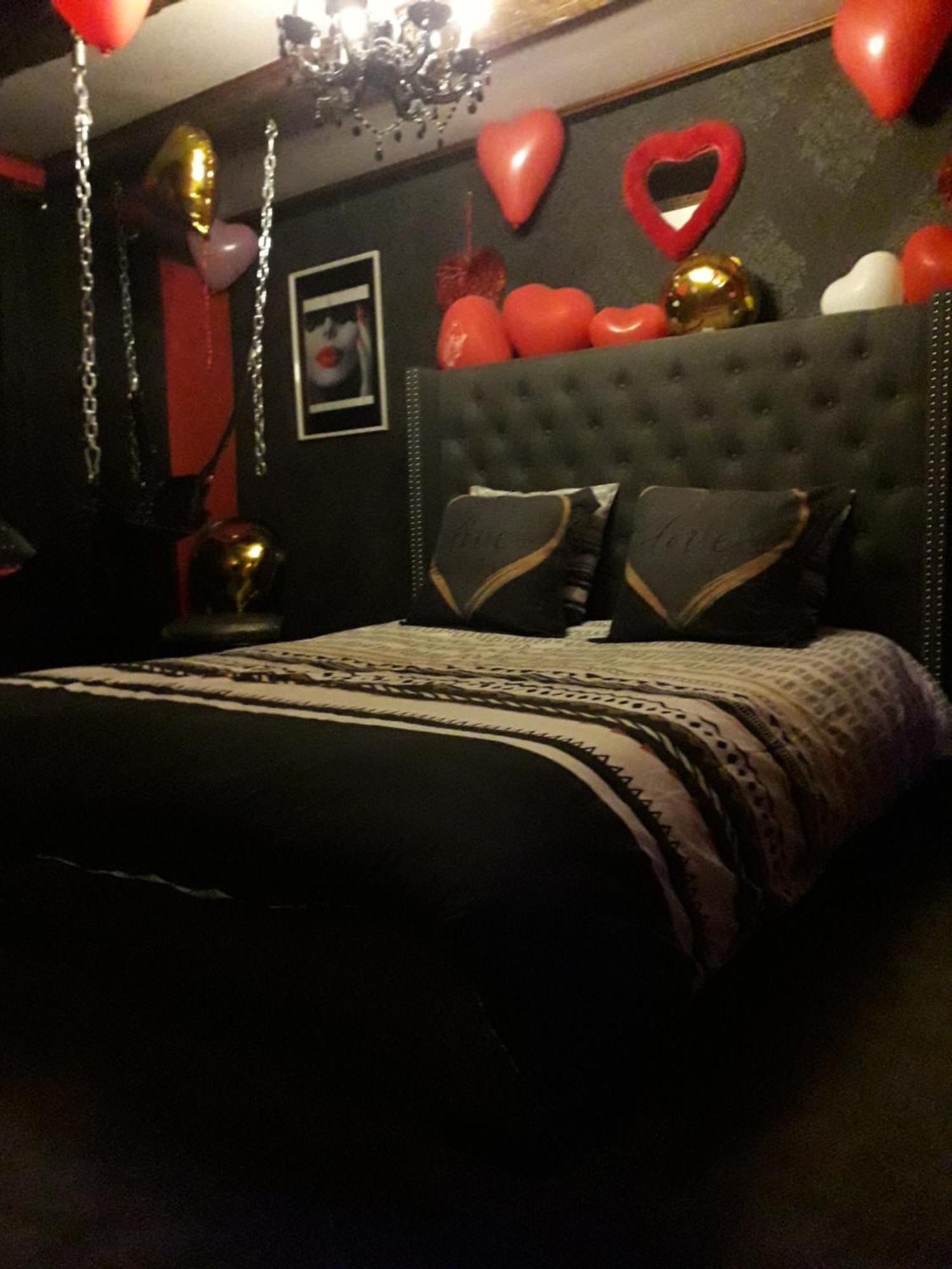 Love Room Le Rouge Et Noir Barr Εξωτερικό φωτογραφία