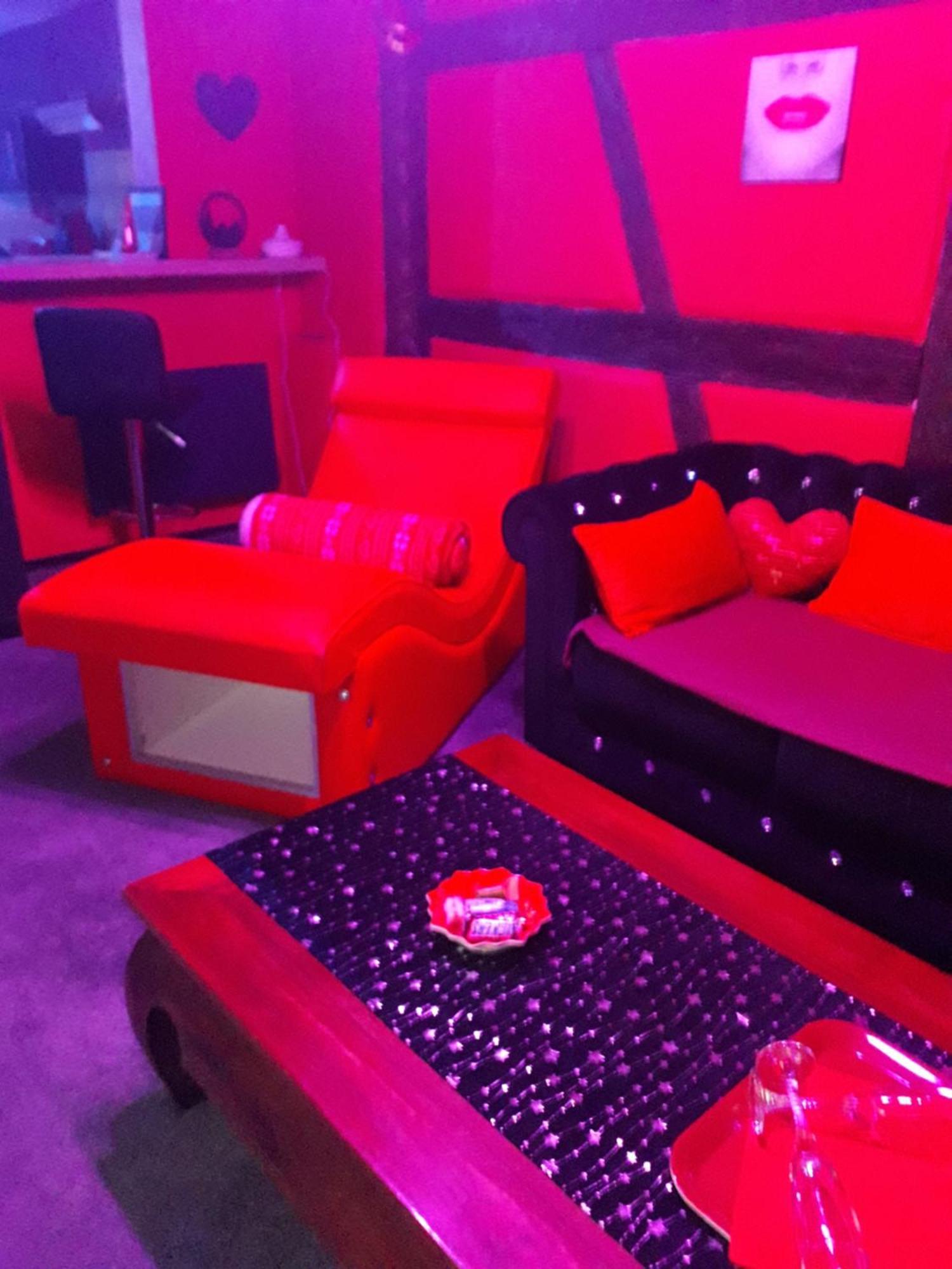 Love Room Le Rouge Et Noir Barr Εξωτερικό φωτογραφία