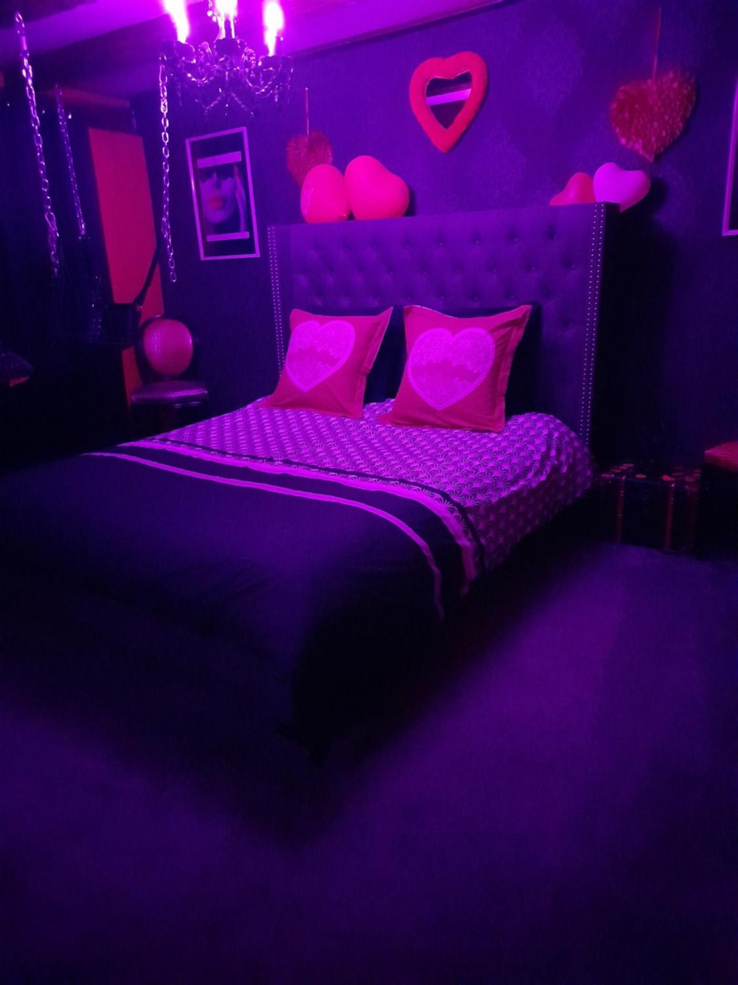 Love Room Le Rouge Et Noir Barr Εξωτερικό φωτογραφία