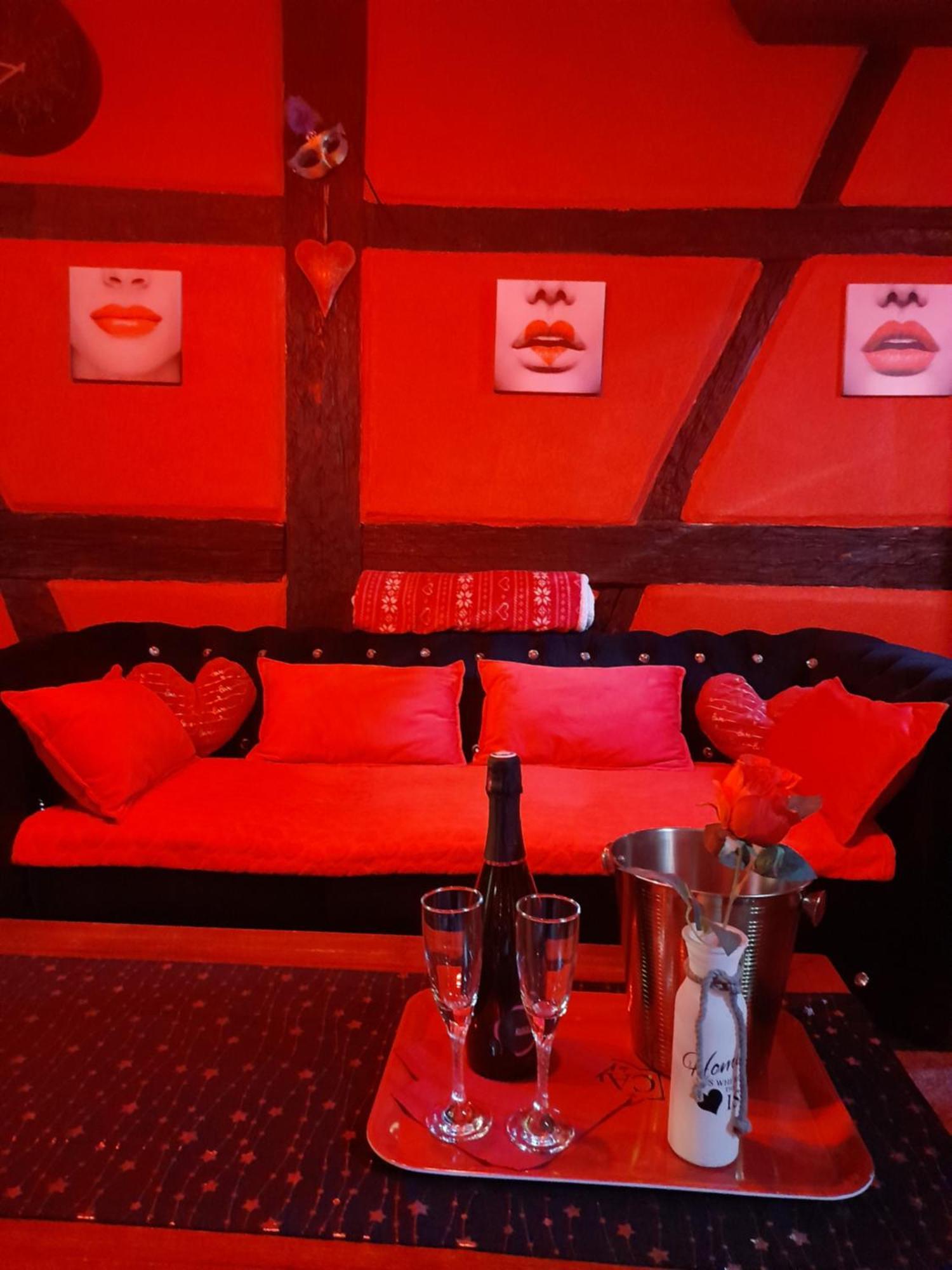 Love Room Le Rouge Et Noir Barr Εξωτερικό φωτογραφία