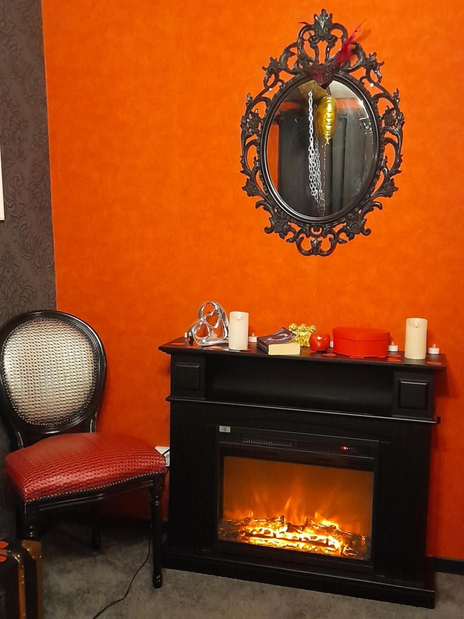 Love Room Le Rouge Et Noir Barr Εξωτερικό φωτογραφία